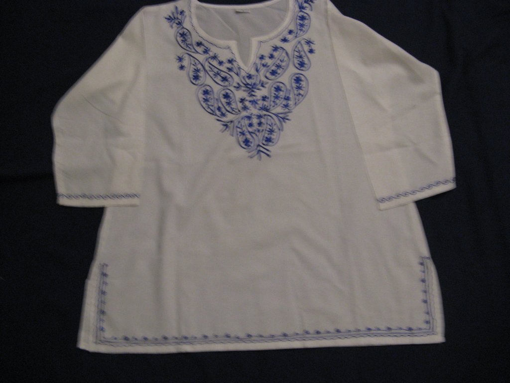 INDIAN 100% COTTON BLOUSE WITH BLUE EMBROIDERY FOR LADIES-WHITE COLOR.TOP QUALITY-LOWEST PRICE GUARANTEED-TRY AT LEAST ONCE- DO NOT MISS THIS CHANCE-50% DISCOUNT-ART.NO.17/35571952