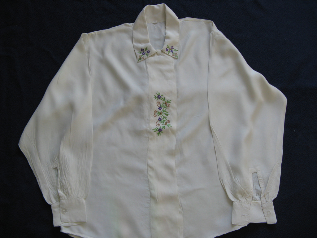 INDIAN 100% VISCOSE EMBROIDERY SHIRT FOR LADIES-OFF WHITE COLOR.  LOWEST PRICE GUARANTEED-TRY ONCE- DO NOT MISS THIS CHANCE-50% DISCOUNT-ART.NO.17/348553044